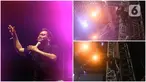 Foto kolase saat penyanyi Nassar tampil memeriahkan acara Pestapora di Gambir Expo, Kemayoran, Jakarta, Minggu (25/9/2022). Nassar tampil menghibur dengan membawakan lagu seperti 'Kereta Malam', 'Seperti Mati Lampu', dan Sekuntum 'Mawar Merah'. (Liputan6.com/Herman Zakharia)