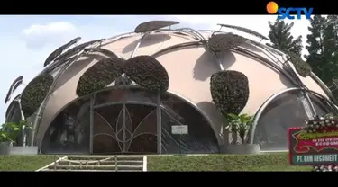 Kebun Raya Bogor adalah tempat ketiga setelah Amsterdam dan Philadelphia, Amerika Serikat yang disinggahi ecodome atau rumah masa depan.