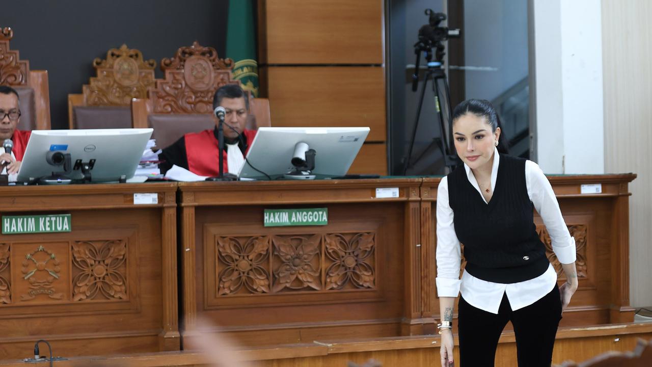 FOTO: Artis  Nikita Mirzani Dituntut 11 Tahun Penjara dalam Kasus Pemerasan dan TPPU