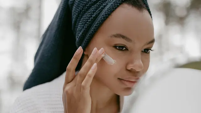 Cloud Skin Jadi Tren Makeup Terbaru, Kenali Rahasia Hasil Semi Matte dan Dewy yang Flawless