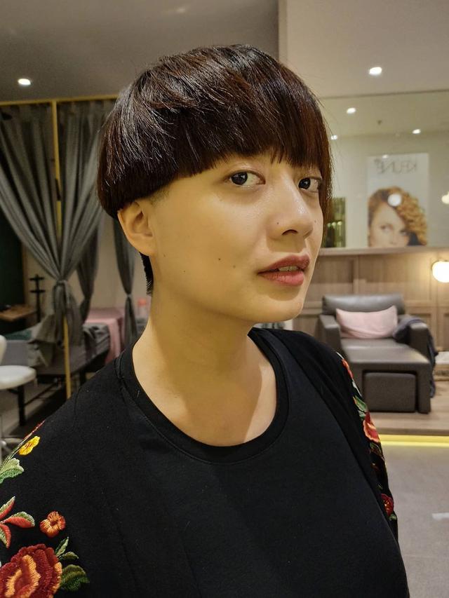 Potret Gaya Rambut Terbaru Leony (sumber : instagram/leonyvh)