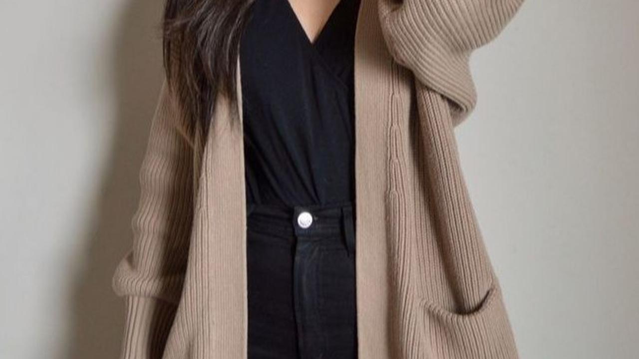 Inspirasi Fashion Kemeja Hitam Wanita Agar Makin Percaya Diri