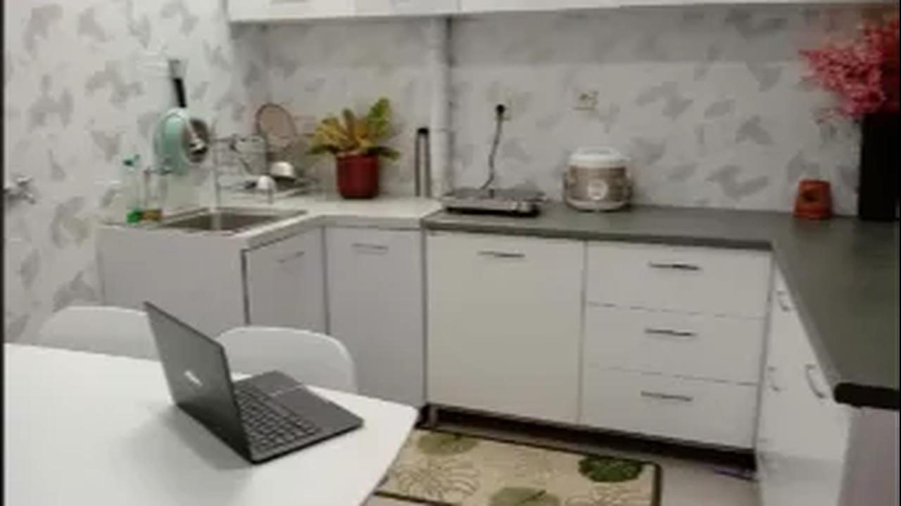 “Saya bukan Nagita apalagi Sandra Dewi. Saya hanya orang biasa yang dianugerahi suami yang baik, anak-anak yg luar biasa dan beberapa aset,” <br>