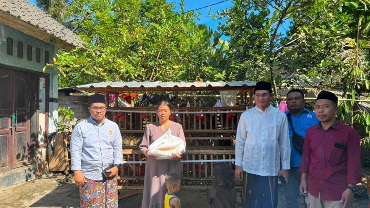 PDAM Salurkan Bantuan Ekonomi Santri Korban Kebakaran di Lombok Tengah