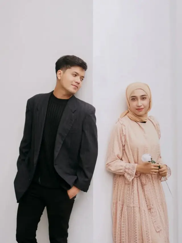 Sudah Menikah, Ini 6 Potret Romantis Dayat Idola Cilik dan Istri