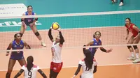 Suasana pertandingan AVC Challenge Cup 2023 antara Timnas Indonesia Putri vs Filipina di GOR Tri Dharma, Gresik, Jawa Timur, pada Selasa (20/6/2023) malam. (Bola.com/Aditya Wany)