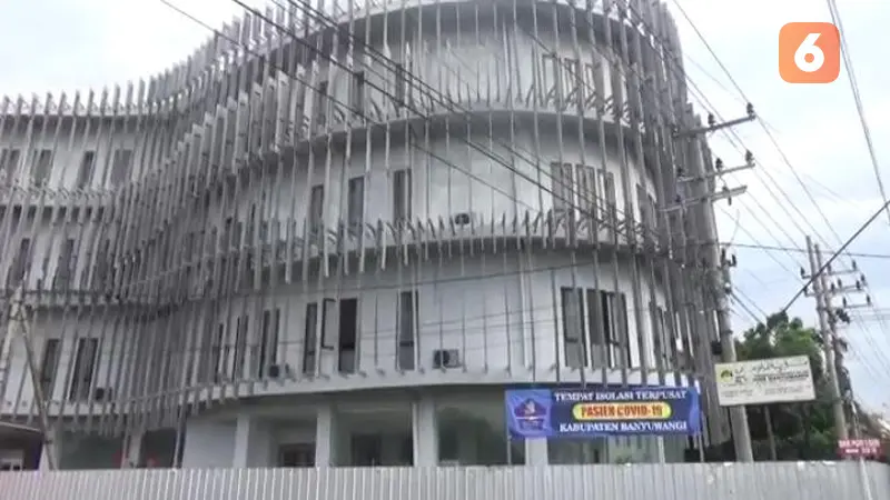 Gedung Wisma Atlet Banyuwangi kembali digunakan untuk lokasi isolasi terpusat Covid-19 di Banyuwangi. (Hermawan Arifianto/Liputan6.com)