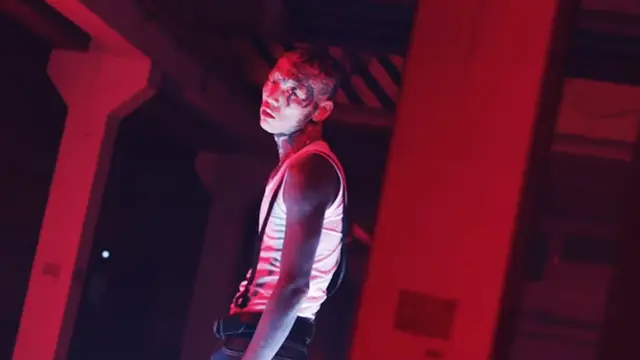 Kim Woo Young dalam videoklip RM BTS, Change (YouTube/  ibighit)