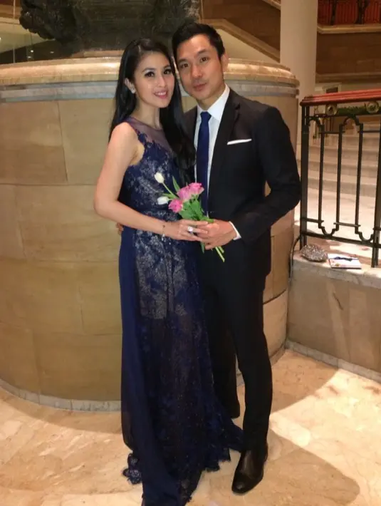 Potret Sandra Dewi dan Harvey Moeis di masa pacaran ini pun mencuri perhatian netizen. (FOTO: instagram.com/sandradewi88)