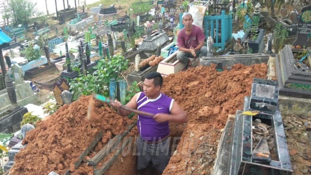 Mengenal Sosok Bripka Joko, Anggota Polisi yang Sukarela 23 Tahun jadi Penggali Kubur Bikin Salut