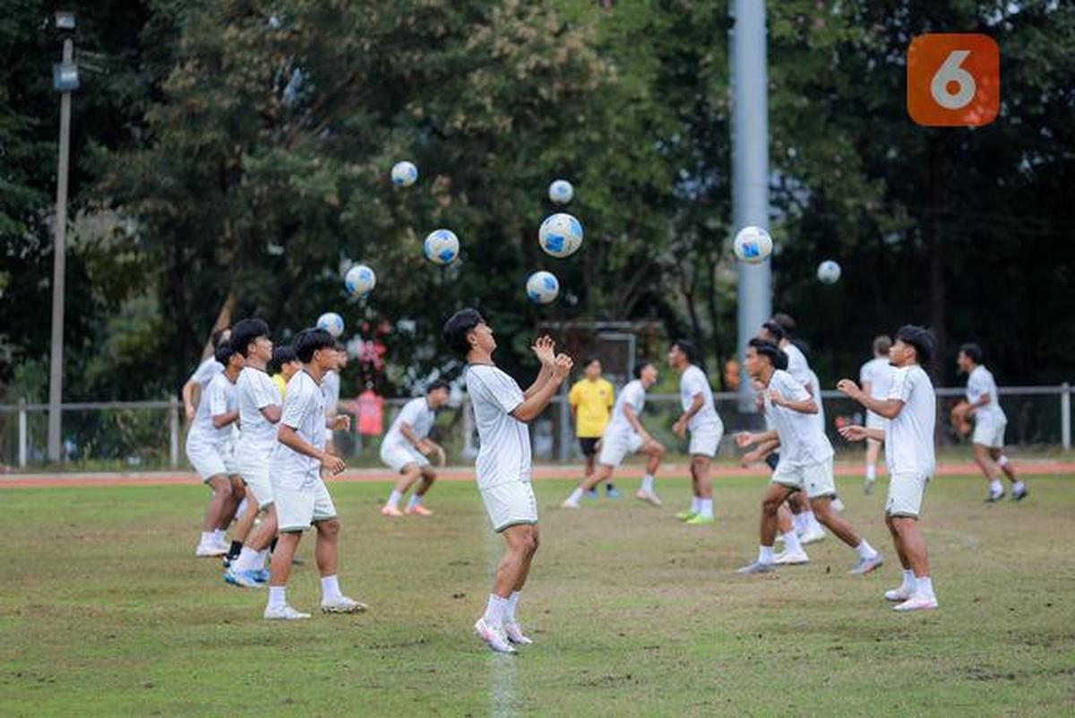 Laporan dari Thailand: Mauro Zijlstra Latihan di Timnas Indonesia U-22 Sambil Update Skor Vietnam Vs Malaysia dalam SEA Games 2025