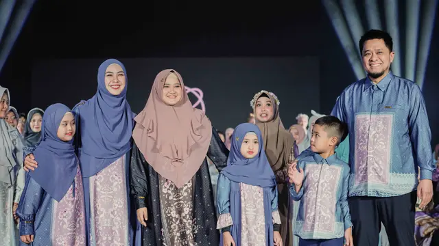 Inspirasi Sarimbit Busana Lebaran 2024 ala Oki Setiana Dewi.dok. Kiciks