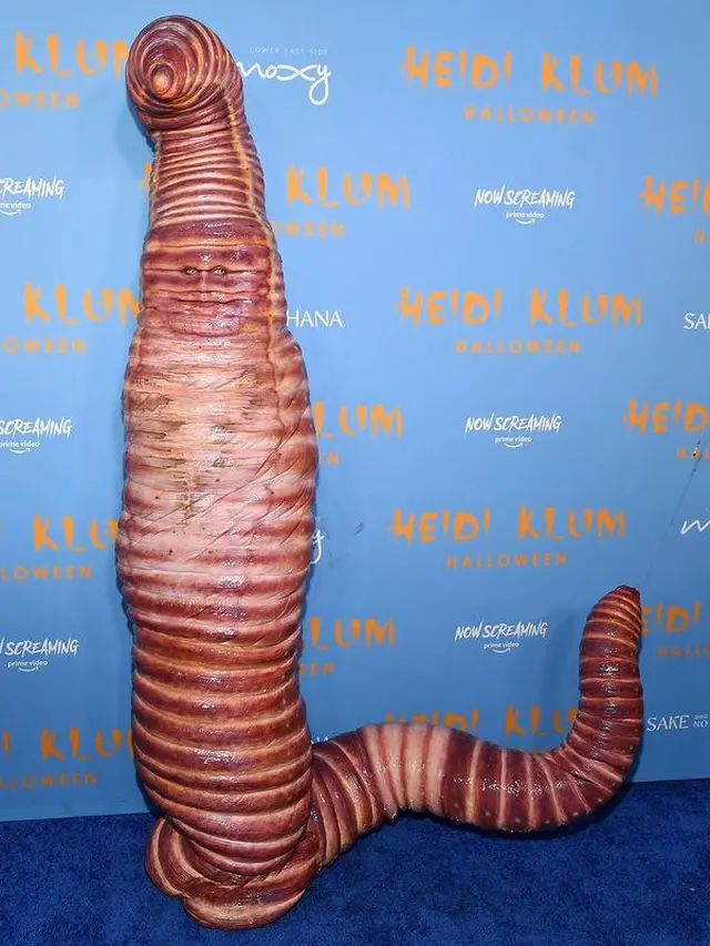 Kostum Halloween Cacing Raksasa Heidi Klum Dirancang Selama Dua Tahun