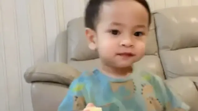 Gala Sky diajari huruf hijaiyah oleh Vanessa Angel dan Bibi Ardiansyah.