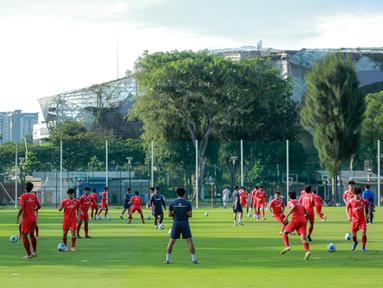 Timnas Indonesia U-17 menggelar latihan menjelang Piala Asia U-17 2026 yang akan berlangsung di Arab Saudi. (Bola.com/Bagaskara Lazuardi)