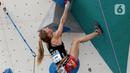 Atlet panjat tebing putri Jerman, Martina Demmel saat beraksi di babak semifinal kategori lead putri Kejuaraan Dunia Panjat Tebing 2022 seri Jakarta, Senin (26/9/2022). Martina Demmel menempati posisi 18 semifinal lead putri Kejuaraan Dunia Panjat Tebing 2022 seri Jakarta dengan 24+. (Liputan6.com/Helmi Fithriansyah)