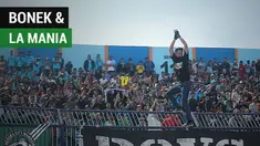 Berita video momen persaudaraan suporter Persebaya Surabaya, Bonek, dengan fans Persela Lamongan, LA Mania, di Stadion Surajaya, Lamongan, pada pekan kedua Gojek Liga 1 2018 bersama Bukalapak.