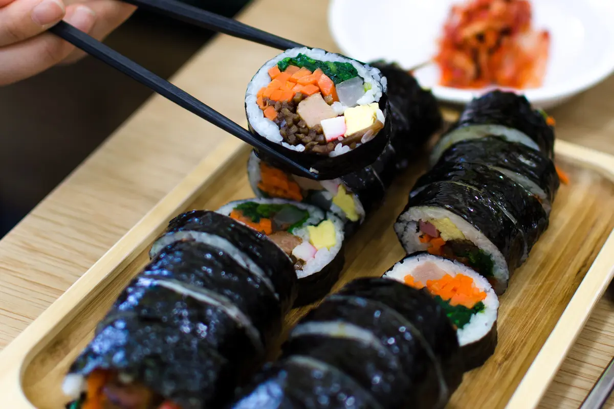 Tips Memakai Sumpit Ala Korea yang Mudah Digunakan
