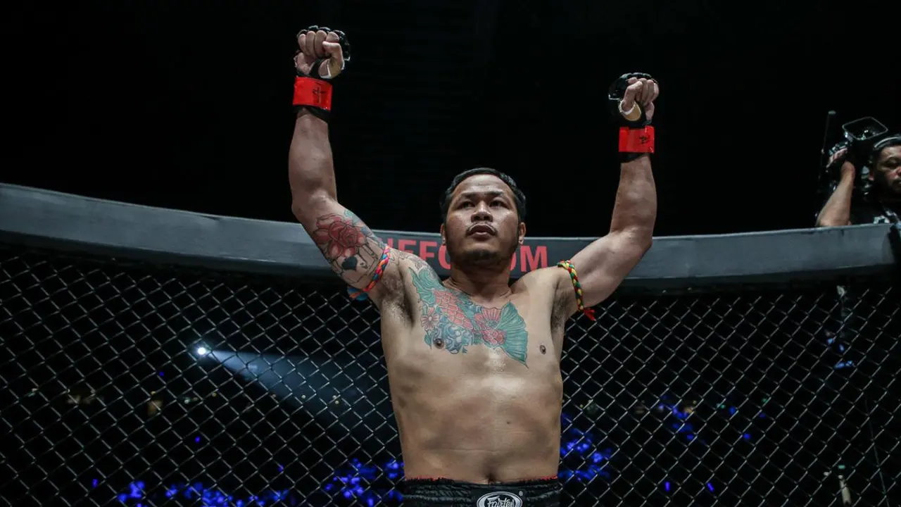 Duel muay thai di ONE Championship di Kuala Lumpur, Malaysia, mempertemukan Yodsanklai Iwe Fairtex asal Thailand melawan Luis Regis dari Australia