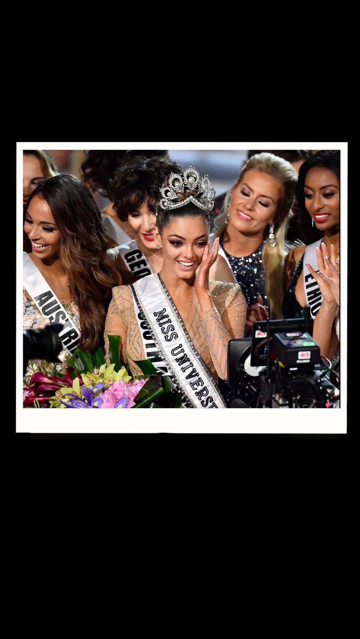 Miss Universe 2017, Demi-Leigh Nel-Peters dengan mahkota baru