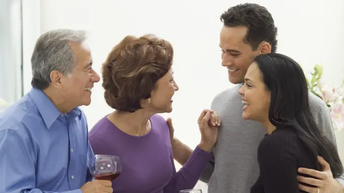 Si Pacar Belum Ngenalin Kamu ke Keluarganya? Tuntut Penjelasan!