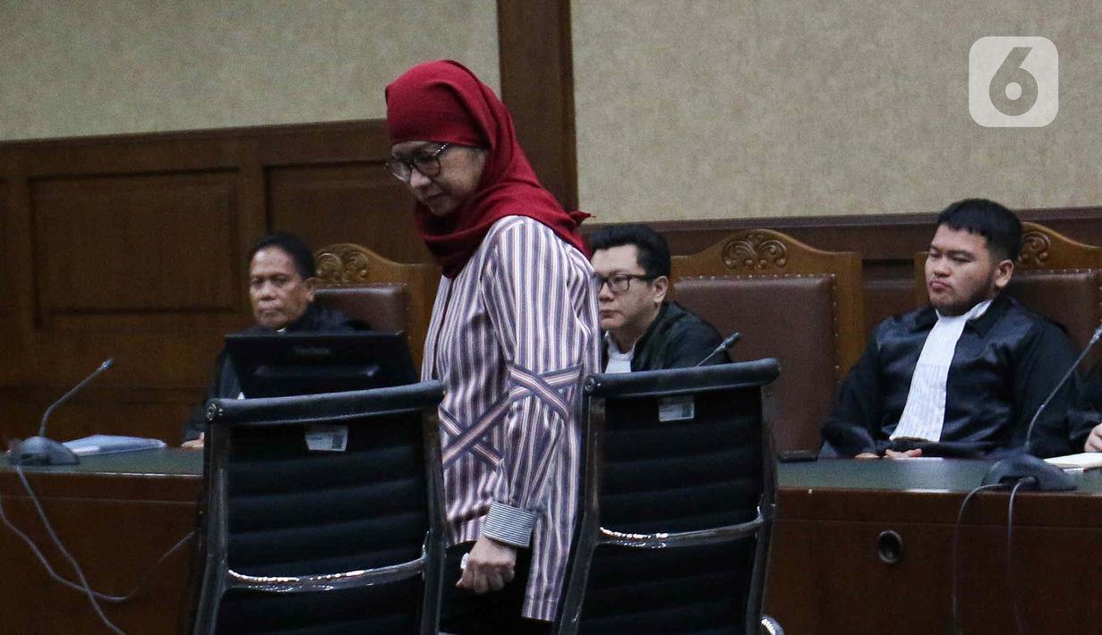 JPU mendakwa Karen Agustiawan telah merugikan negara sebesar US$ 113,84 juta atau setara Rp 1,77 triliun dalam kasus pengadaan LNG tersebut. (Liputan6.com/Herman Zakharia)