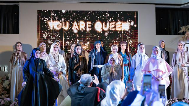 Inovasi Pertama di Indonesia Hijab Satin dengan Lubang Mikroskopis yang Bikin Adem dan Terlihat Elegan