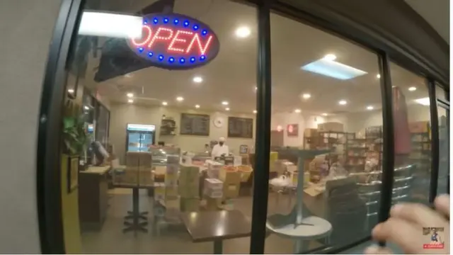 Hanya Ada Satu Penjual Martabak di Los Angeles, Pesan Pagi Baru Bisa Diambil Sore
