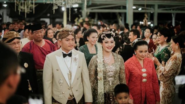 Anggunnya Busana Pengantin Sang Putri Keraton Rancangan