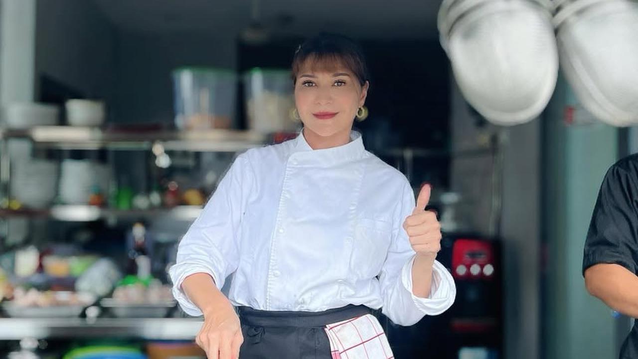 6 Potret Tamara Bleszynski di Usia 50 Tahun, Enggan Menua dan Tetap Tampil Stunning
