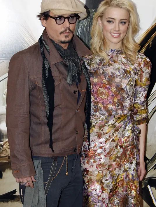 Kisah cinta Johnny Depp dan Amber Heard berawal dari cinta lokasi. Ketika keduanya membintangi film yang sama 'The Rum Dairy'. (AFP/Bintang.com)