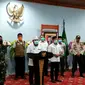 Wali Kota Bengkulu Helmi Hasan bersama Forkompinda Kota Bengkulu menggelar konferensi pers di Balai Kota Bengkulu. (Liputan6.com/Yuliardi Hardjo)