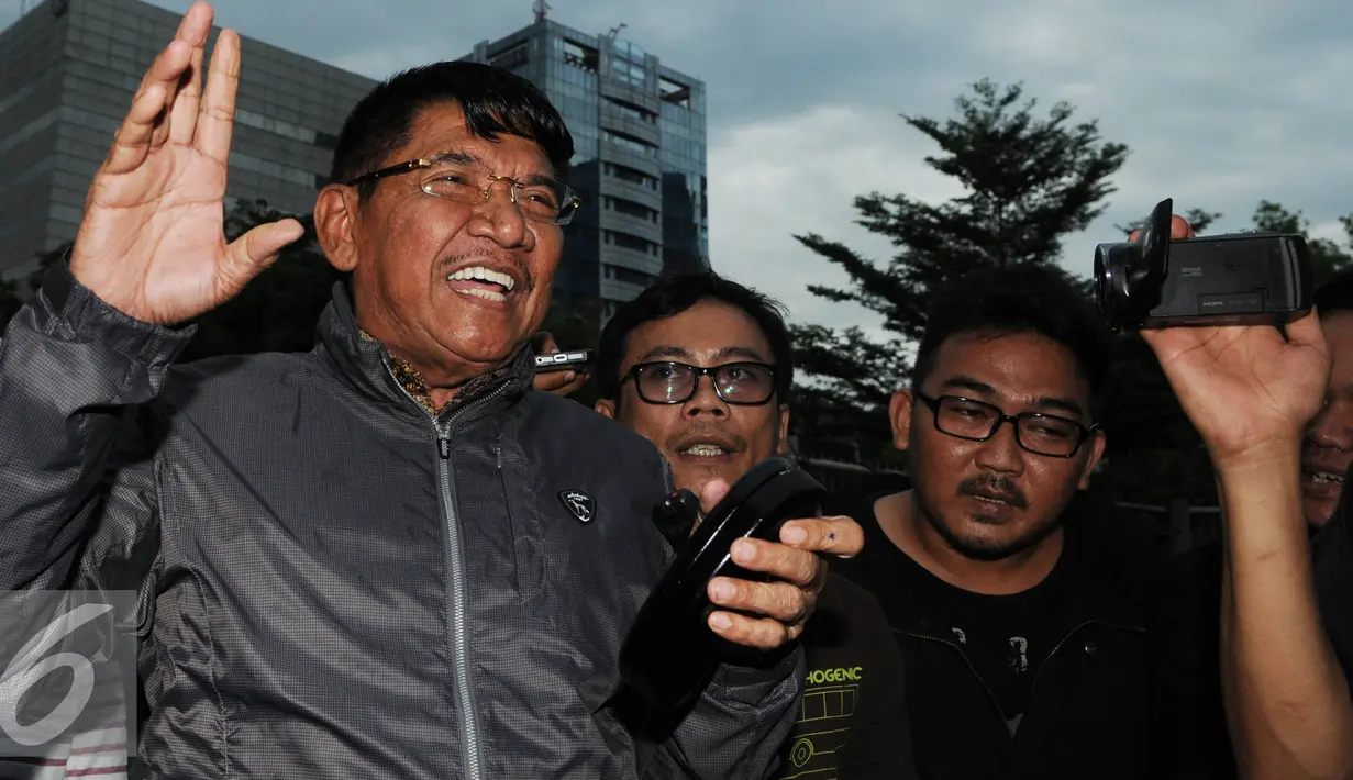Pemeriksaan Anggota Komisi II DPR, Sarehwiyono oleh KPK untuk melengkapi berkas Rohadi, Jakarta, Jumat (22/7). Rohadi adalah Panitera PN Jakut yang diduga mengatur hukuman untuk Saipul Jamil. (Liputan6.com/Helmi Afandi)