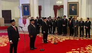 Presiden Jokowi melantik tiga kepala badan di Istana Negara, Jakarta, Senin 919/8/2024). (Liputan6.com/ Muhammad Radityo Priyasmoro)