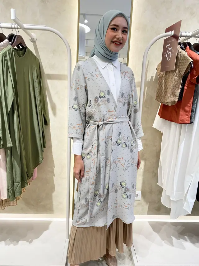 Inspirasi Baju Lebaran yang Menawan dari Mega Iskanti x Kami