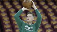 Jonas Jerebko saat melawan Cleveland Cavaliers pada laga Final NBA wilayah timur, Selasa (23/5/2017) (AP Photo/Tony Dejak)