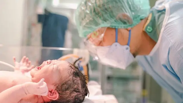 Bunga Jelitha Ibrani Melahirkan Anak Pertama