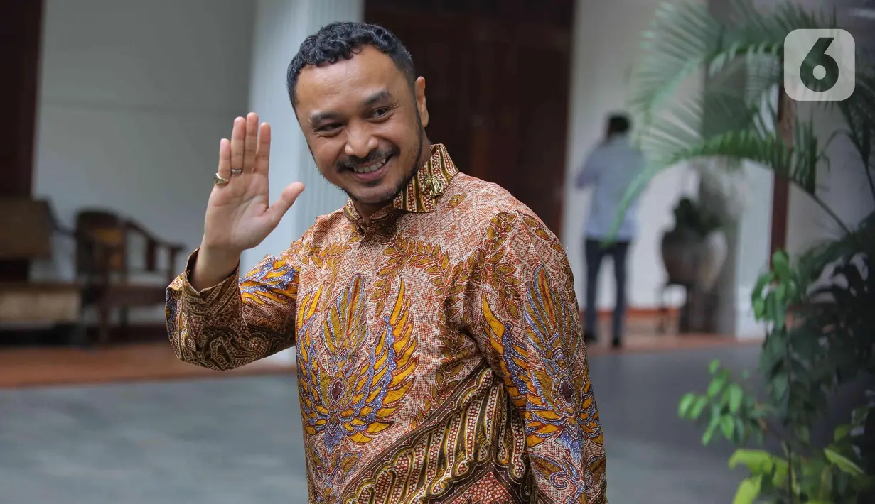 Giring Ganesha Djumaryo, merupakan seorang politikus, penyanyi, penulis lagu, pemeran, dan pengisi suara Indonesia. Ia menjabat sebagai Ketua Umum Partai Solidaritas Indonesia (PSI) periode 2019–2023. Sejak 25 September 2023, ia dilantik sebagai anggota dewan pembina Partai Solidaritas Indonesia (PSI). (Liputan6.com/Angga Yuniar)