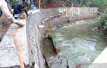 Hampir Rampung! Perbaikan Turap Kali Cipinang di Makasar Capai 90 Persen, Cegah Banjir dan Longsor