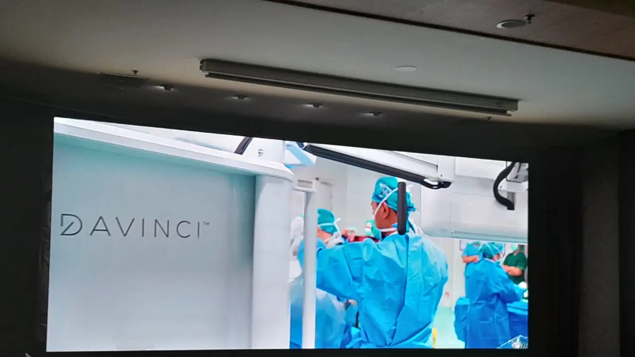 RS EMC Alam Sutera telah memulai perjalanan dalam menggunakan teknologi bedah robotik da Vinci Xi terkini.