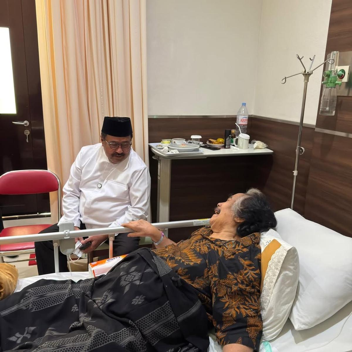 Deretan Artis Ini Jenguk Jaja Miharja di Rumah Sakit, Ada yang Bikin Girang hingga Menangis Tersedu-sedu
