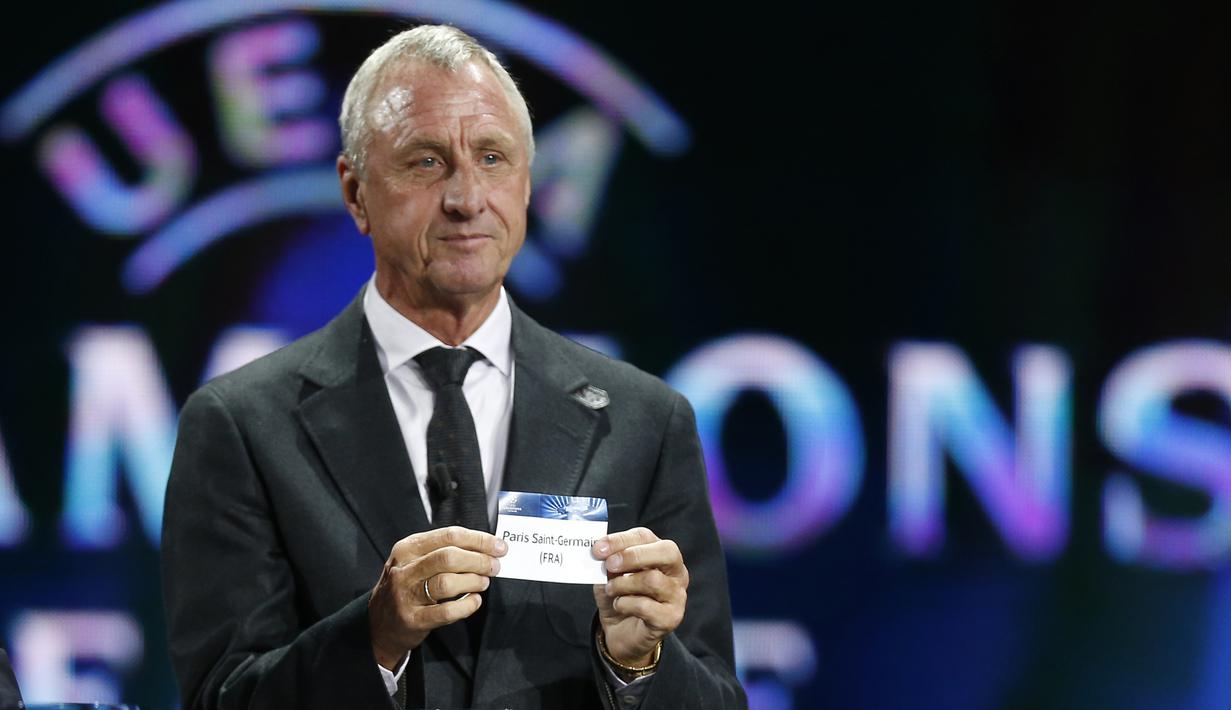 4. Johan Cruyff - Cruyff merupakan perokok aktif sejak masih aktif bermain dan melatih. Legend Belanda ini dikabarkan dapat menghabiskan 20 batang rokok dalam sehari sebelum berhenti karena sempat operasi jantung. (AFP/Valery Hache)