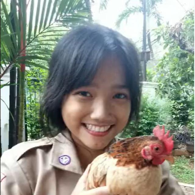 6 Potret Fuji Adik Bibi Ardiansyah saat Masa Sekolah, Bikin Pangling
