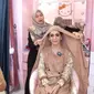 6 Momen Ria Ricis Bantu Pakaikan Hijab ke Kak Jill, Terkejut Lihat Cermin (IG/jillshine YT Ricis Official)