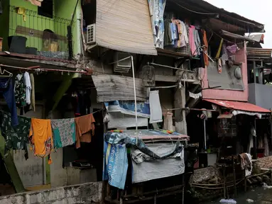 Suasana permukiman padat penduduk di kawasan Kebon Melati, Jakarta, Selasa (10/6/2025). (Liputan6.com/Herman Zakharia)