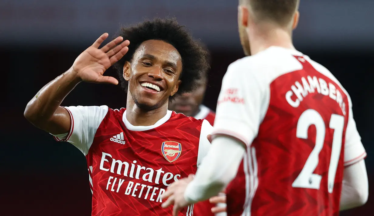 Arsenal mendapatkan Willian secara gratis dari rival sekotanya, Chelsea usai kontraknya habis pada musim panas 2020. Sayangnya, pemain yang berposisi sebagai winger ini tak banyak memberikan kontribusi untuk The Gunners. Willian tercatat hanya mencetak 1 gol dan 7 assist dari 36 penampilan. Semusim kemudian, ia pulang menuju Brasil dan bergabung bersama Corinthians. (AFP/Pool/Richard Heathcote)