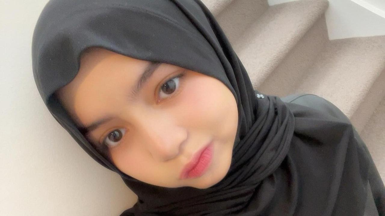 Mengenakan Hijab&nbsp;