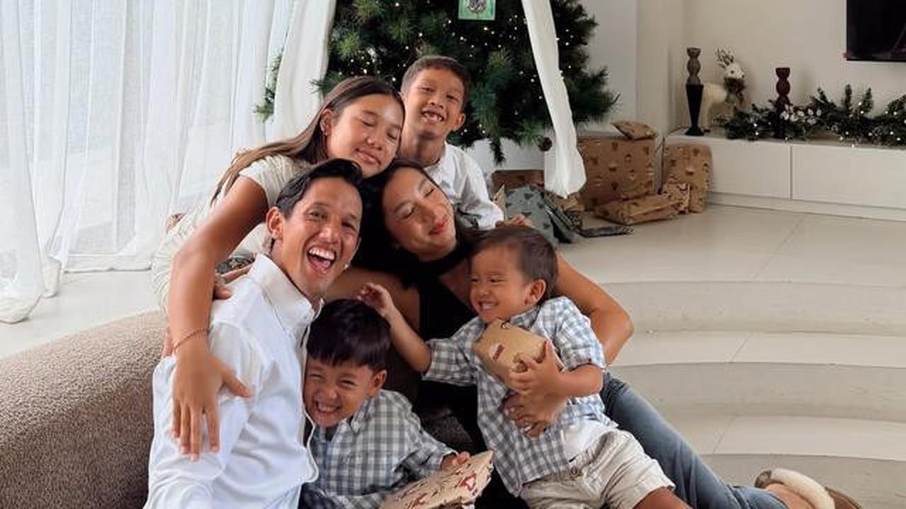 Potret 6 Keluarga Artis Beda Keyakinan Rayakan Natal 2025, Penuh Toleransi dan Kehangatan