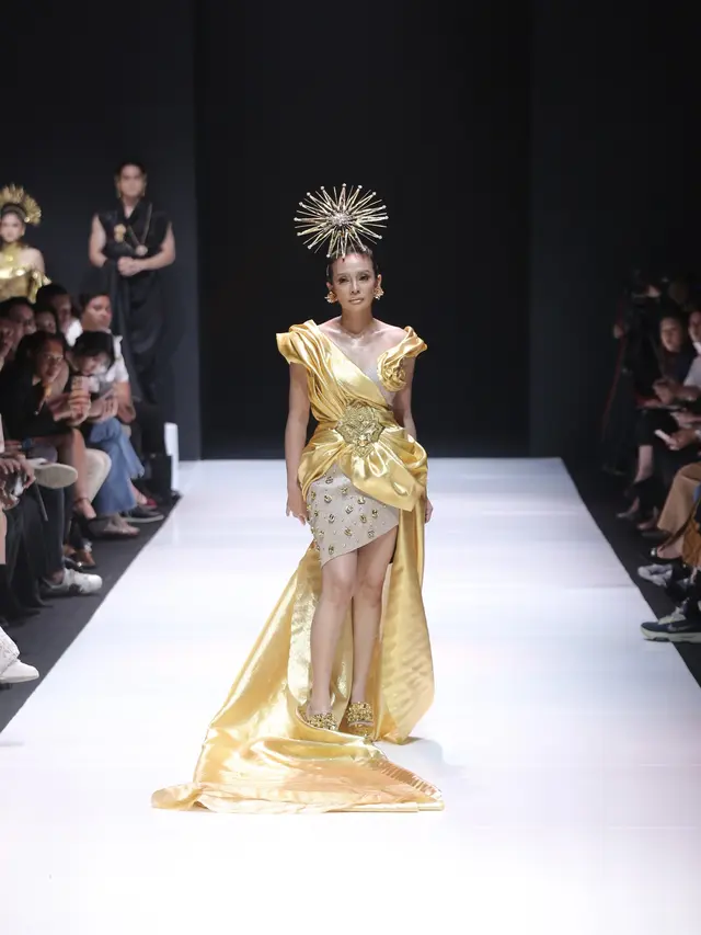 Gaya Glamor Masayu Anastasia, Laura Moanne hingga Ochi Rosdiana Kenakan Busana Rancangan Eko Tjandra yang Terinspirasi dari Majapahit