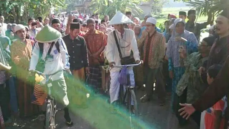 Kabar dua pria Kebumen yang naik haji bersepeda ontel sempat viral di media sosial. (Foto: Liputan6.com/Facebook/Muhamad Ridlo)